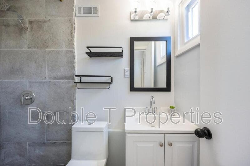 Baltimore Townhome: 2400 W Garrison Ave