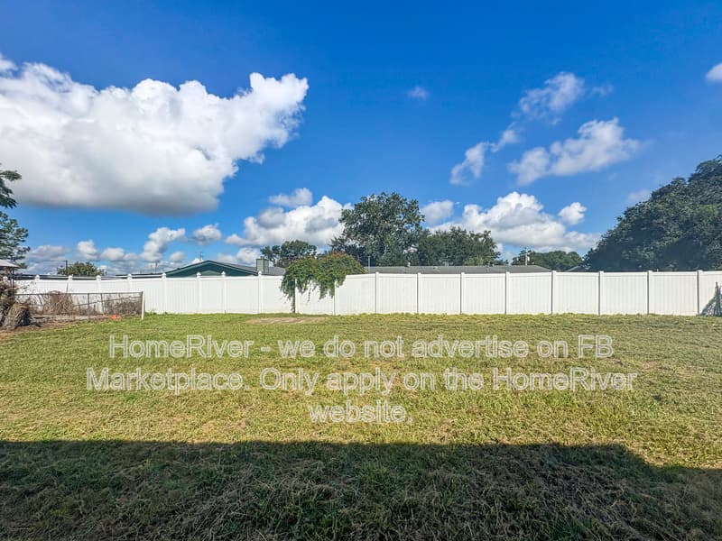 Leesburg House: 1316 Dora Dr