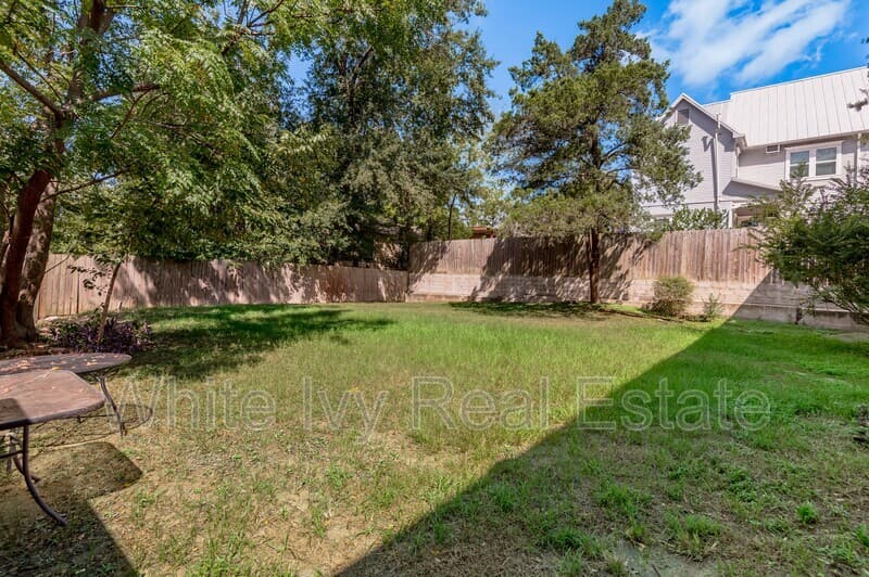Huntsville Condo: 818 University Ave