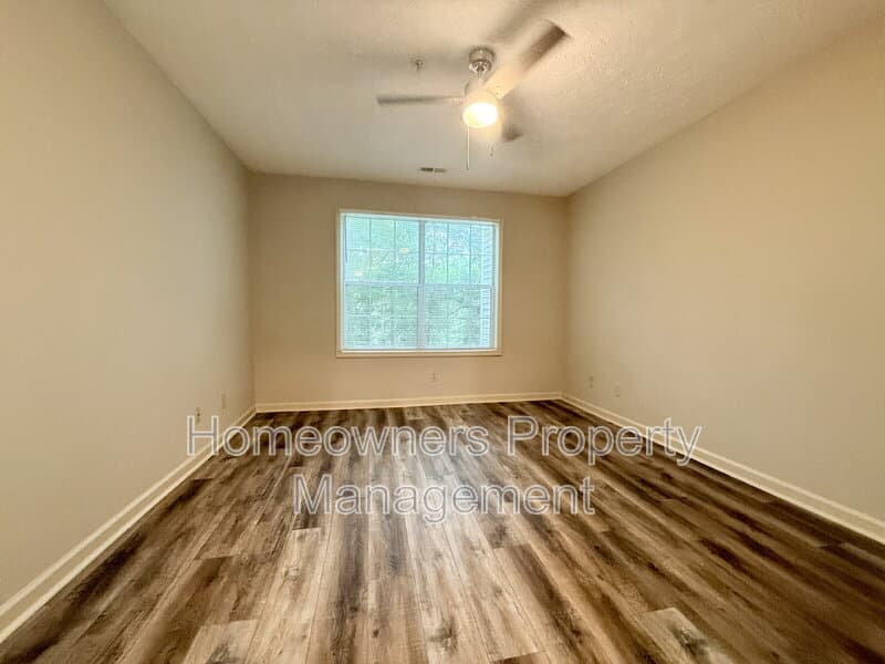 Fayetteville House: 325 Waterdown Dr