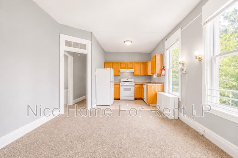Mount Holly Condo: 112 Garden St, #2