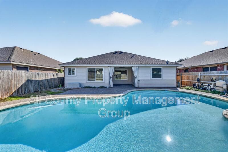 Fort Worth House: 8205 Mule Deer Run
