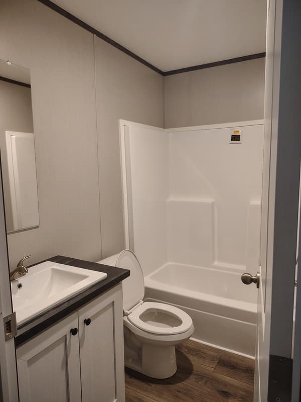 ELLENWOOD House: 26 Club Circle