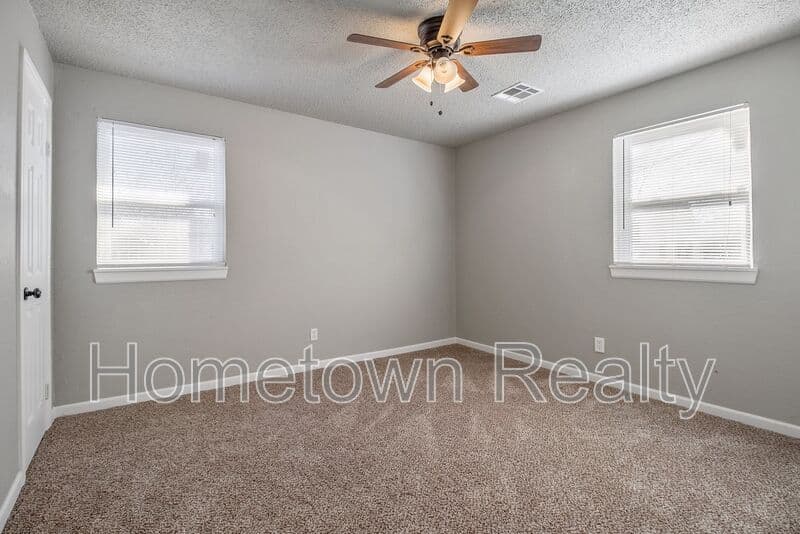 Edmond House: 208 W 5th Street