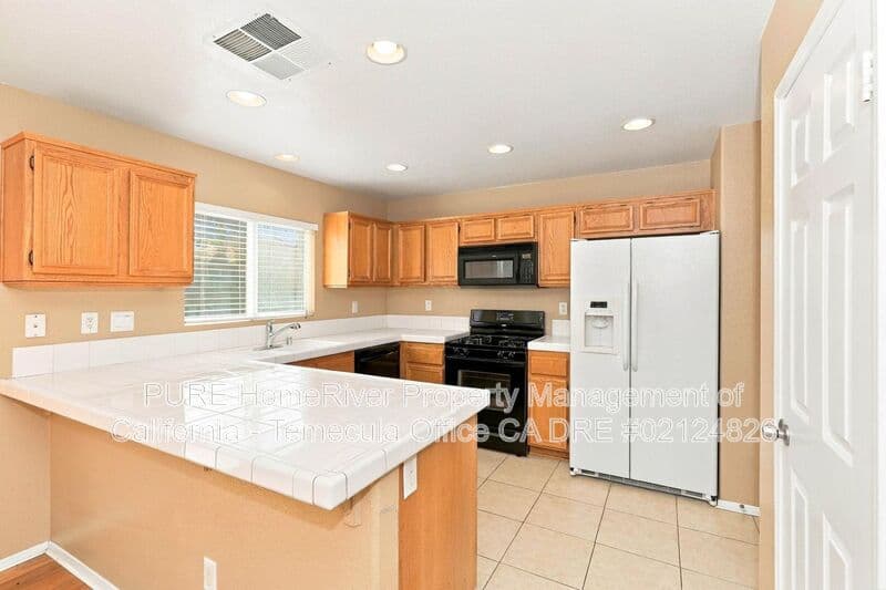 Murrieta House: 31931 Blanca Ct