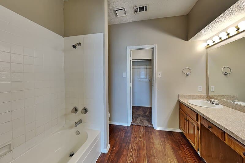 Rowlett House: 6324 Alissa Dr