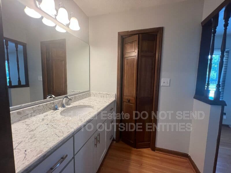 Fayetteville House: 6149 Lakeway Dr.