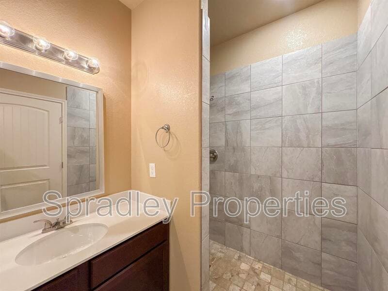 Belton Townhome: 1045B Hibiscus Dr