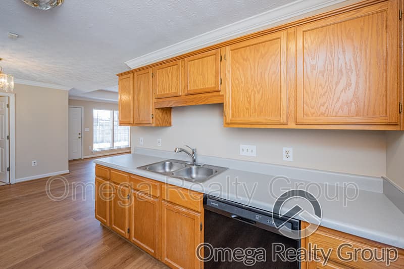 Montgomery House: 924 Eastern Oaks Dr