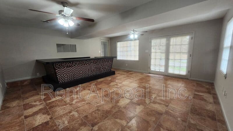South Fulton House: 505 San Remo Ct