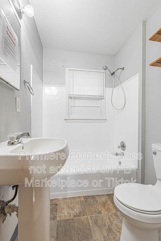 Independence Townhome: 1139 1/2 S Haden St