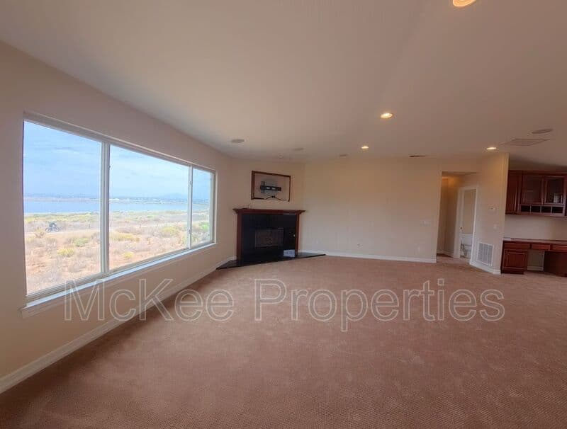 Imperial Beach House: 525 12th Street
