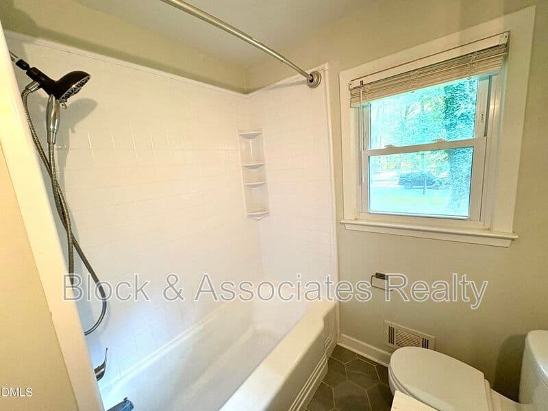 Cary House: 408 Marjorie Dr