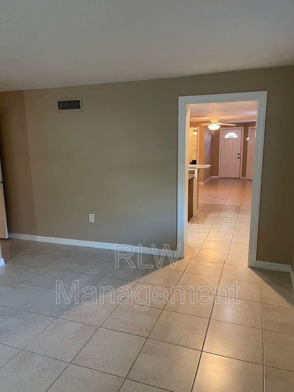 Eustis Condo: 206 Osceola Ave