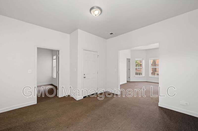 Chicago Condo: 4341 W Gladys St