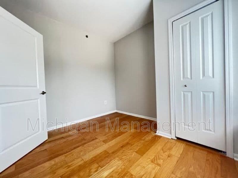 Birmingham Condo: 2727 E Maple Rd