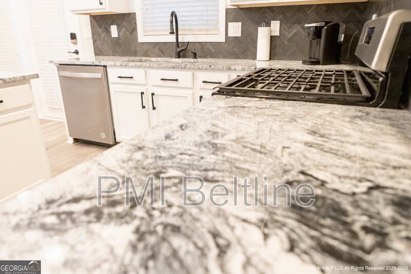 College Park House: 4644 Creekside Cove