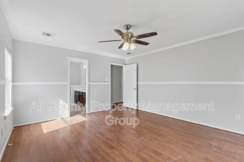 Fort Worth House: 813 Jockey Club Lane