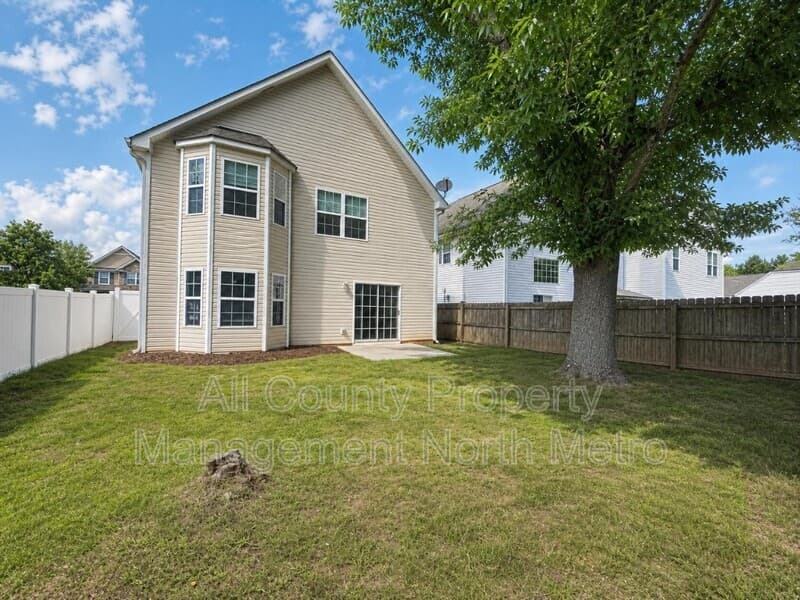 Cumming House: 2195 Highland Gate Drive