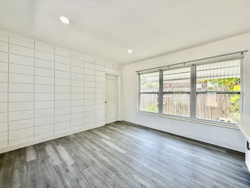 St. Petersburg House: 4426 4th Avenue North