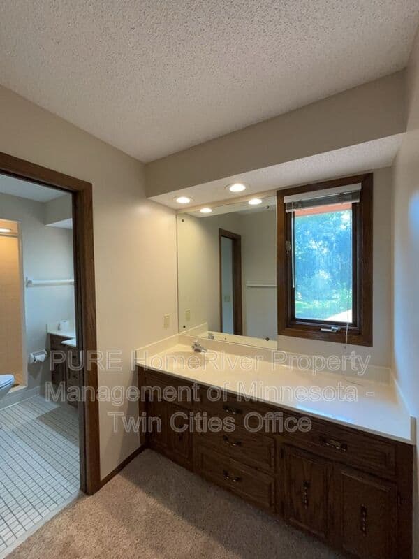 Edina House: 7420 Hyde Park Cir