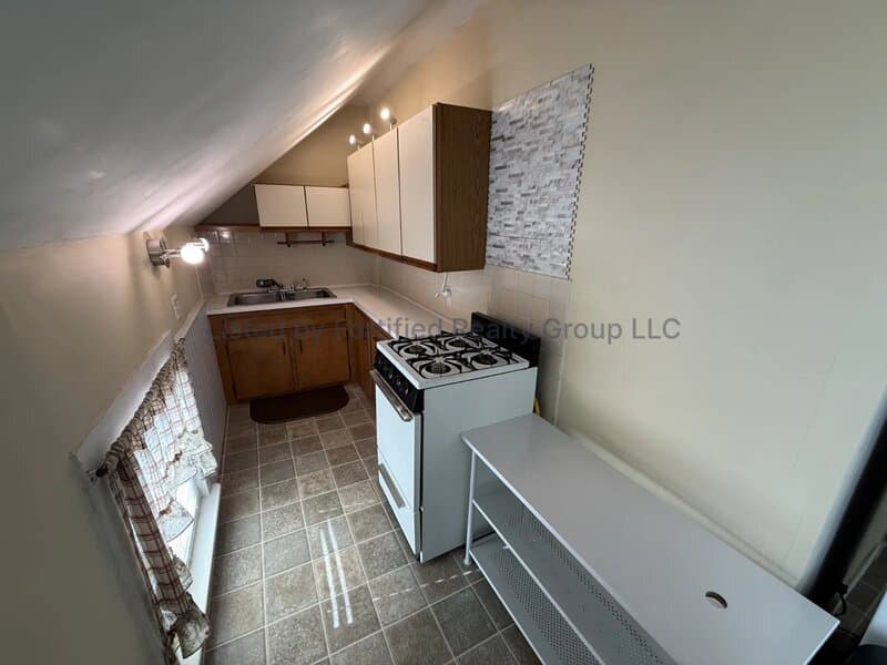 Fall River Condo: 575 Mount Hope Ave