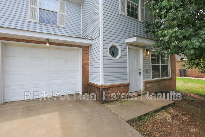 Rogers Condo: 2407 S 16th St