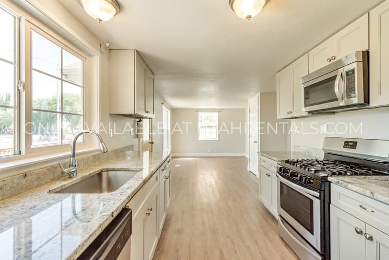 American Fork House: 411 W Main St
