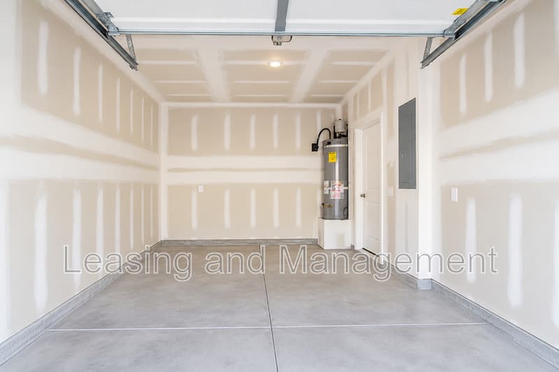Summerville Townhome: 507 Scarlett Maple Street