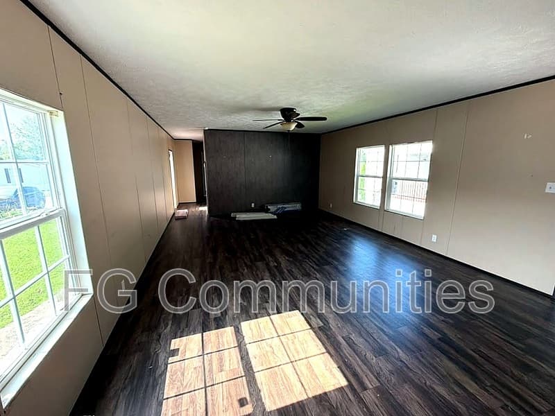 Greenville House: 112 Cloverleaf Ct