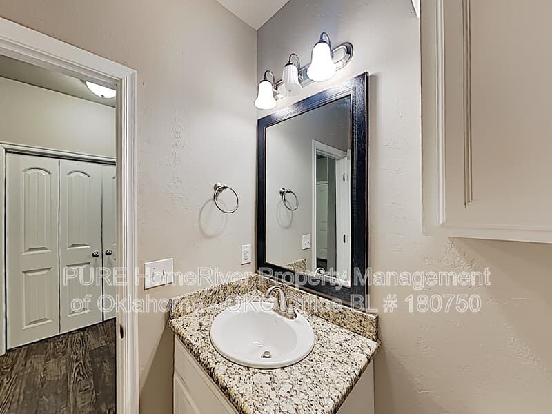 Yukon Condo: 11210 Coachmans Rd