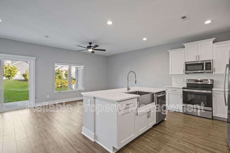 Clayton Townhome: 18 S Laird Ave