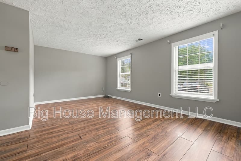 Waldorf Townhome: 1554 Pin Oak Dr