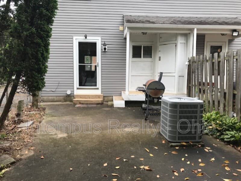 Columbus House: 198 Highfield Dr
