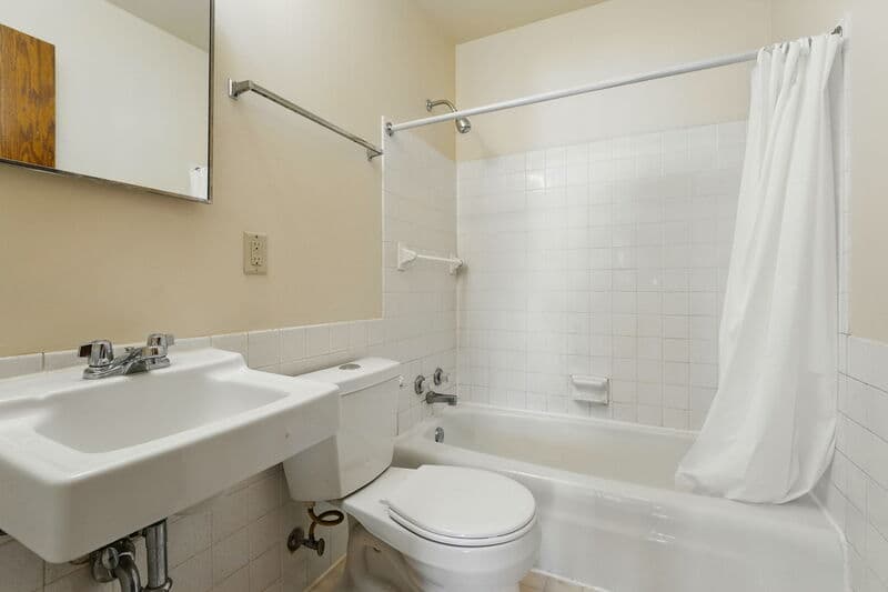 Hamburg Condo: 450 Brad Street