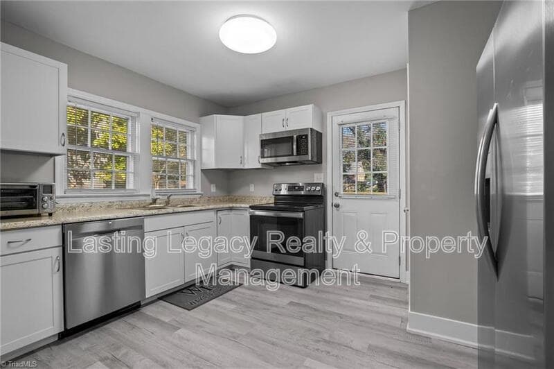 Winston-Salem House: 156 Rosedale Circle
