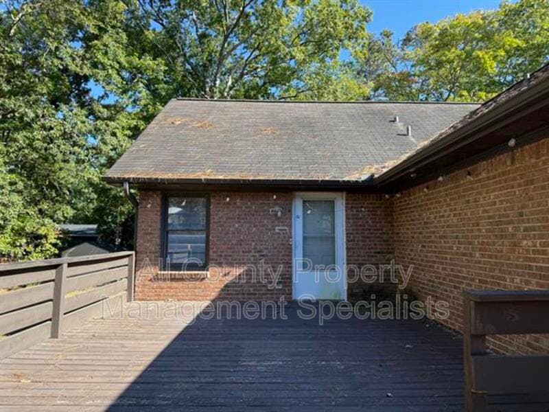 Lexington House: 145 Saddlebrooke Rd