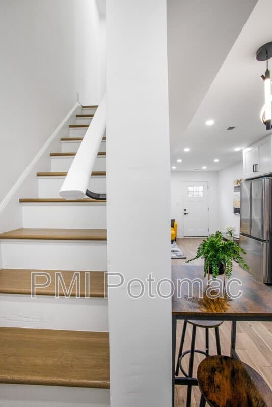 Washington Townhome: 702 19th St NE