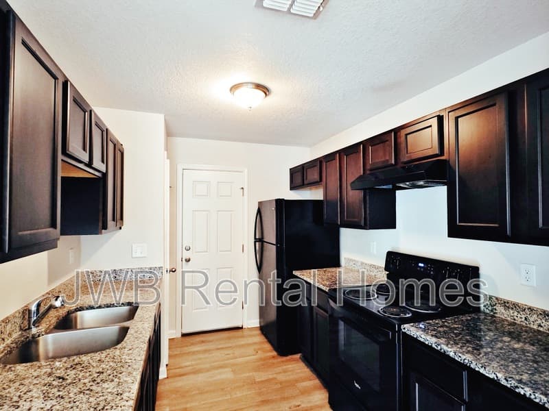Jacksonville House: 1139 Glencarin St