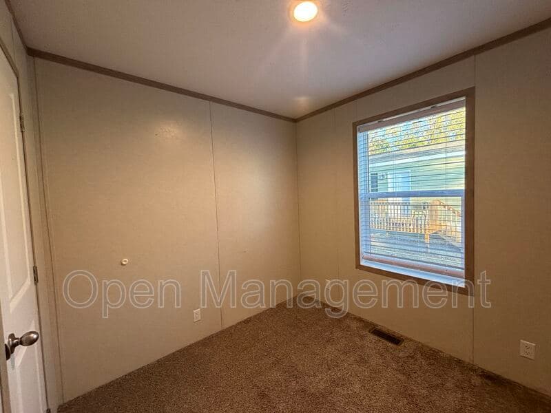 Bismarck House: 725 S 12th St