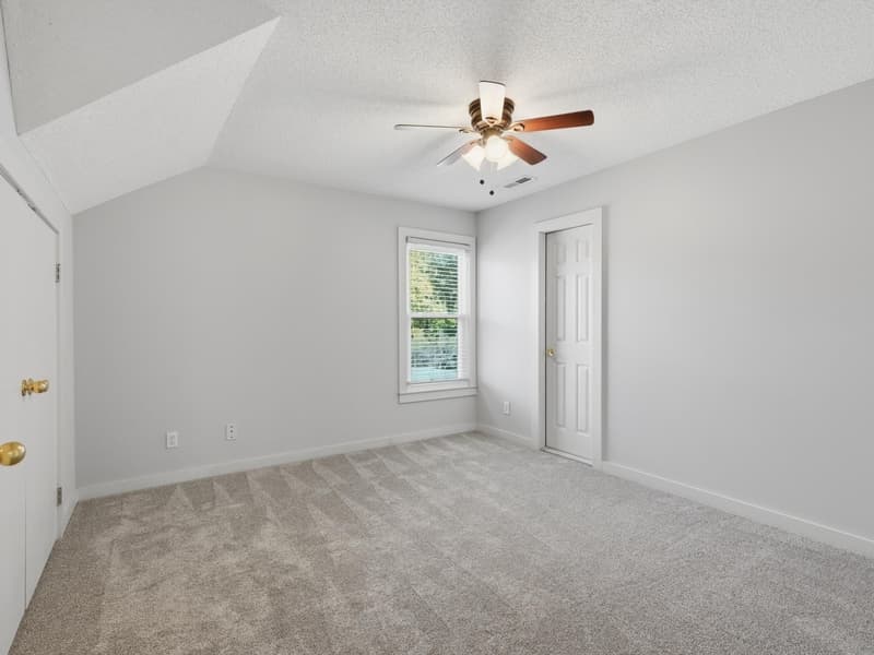 Madison House: 213 Pointe Verde Circle
