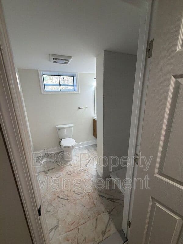 Woodstock Condo: 204 N Muhlenberg St