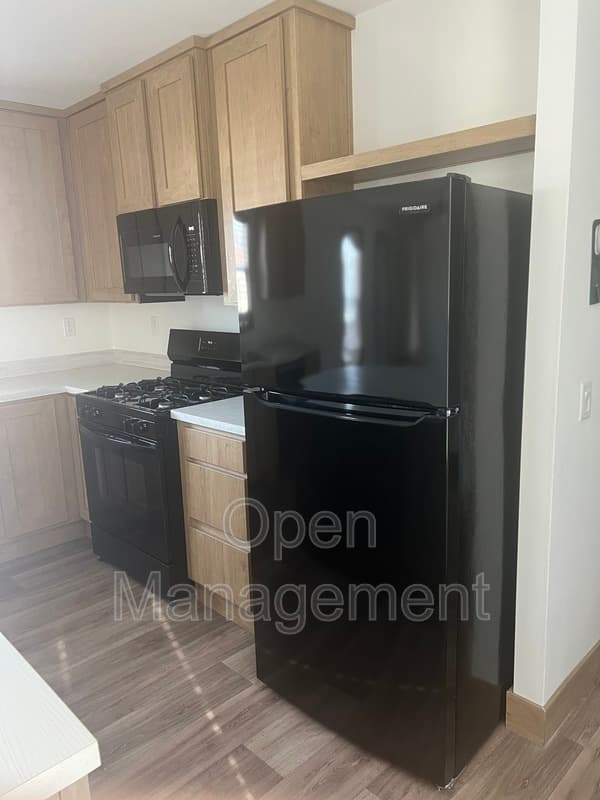 West Fargo House: 825 1st Ave