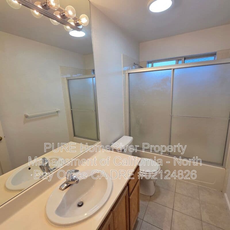 Petaluma House: 1052 Addison Circle
