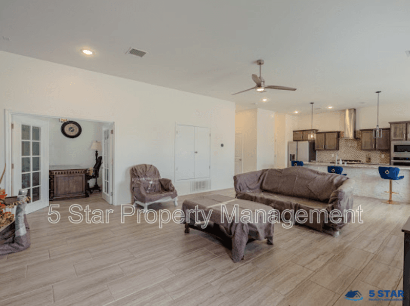 El Paso House: 2233 Mike Price Dr
