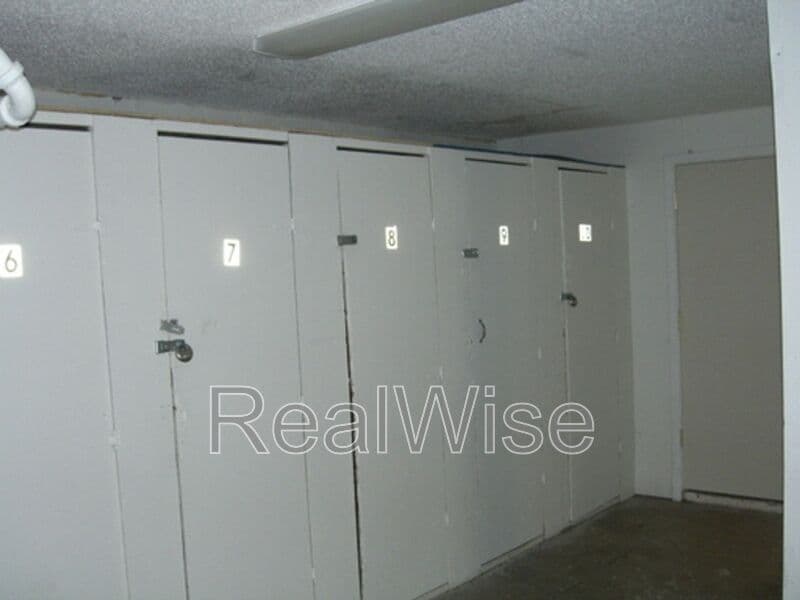 Portland Condo: 10941 SE Bush St
