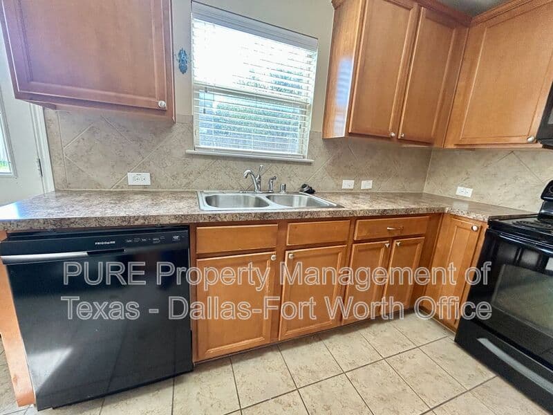 Haslet House: 809 San Miguel Trl