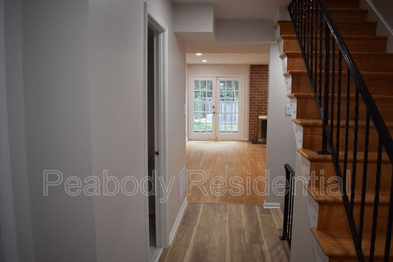 Alexandria House: 1013 N Vail St