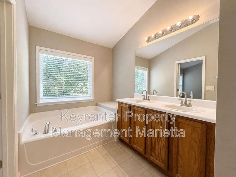 Marietta House: 730 Pecan Knoll Dr