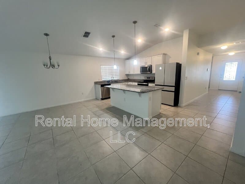 St. Cloud House: 3201 Sweet Acres Pl